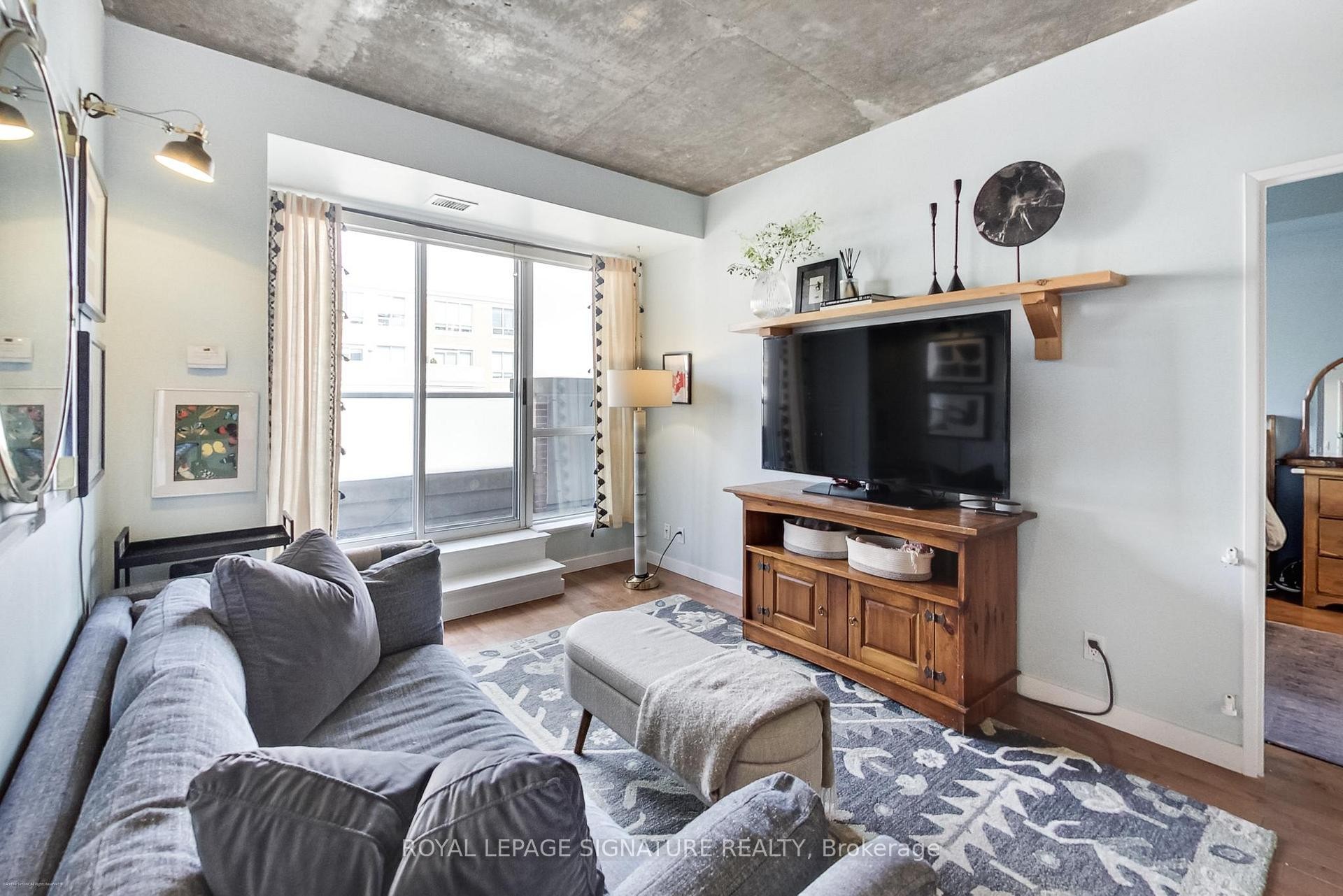 









1005


King

Street West, 718,
Toronto,




ON
M6K 3M8

