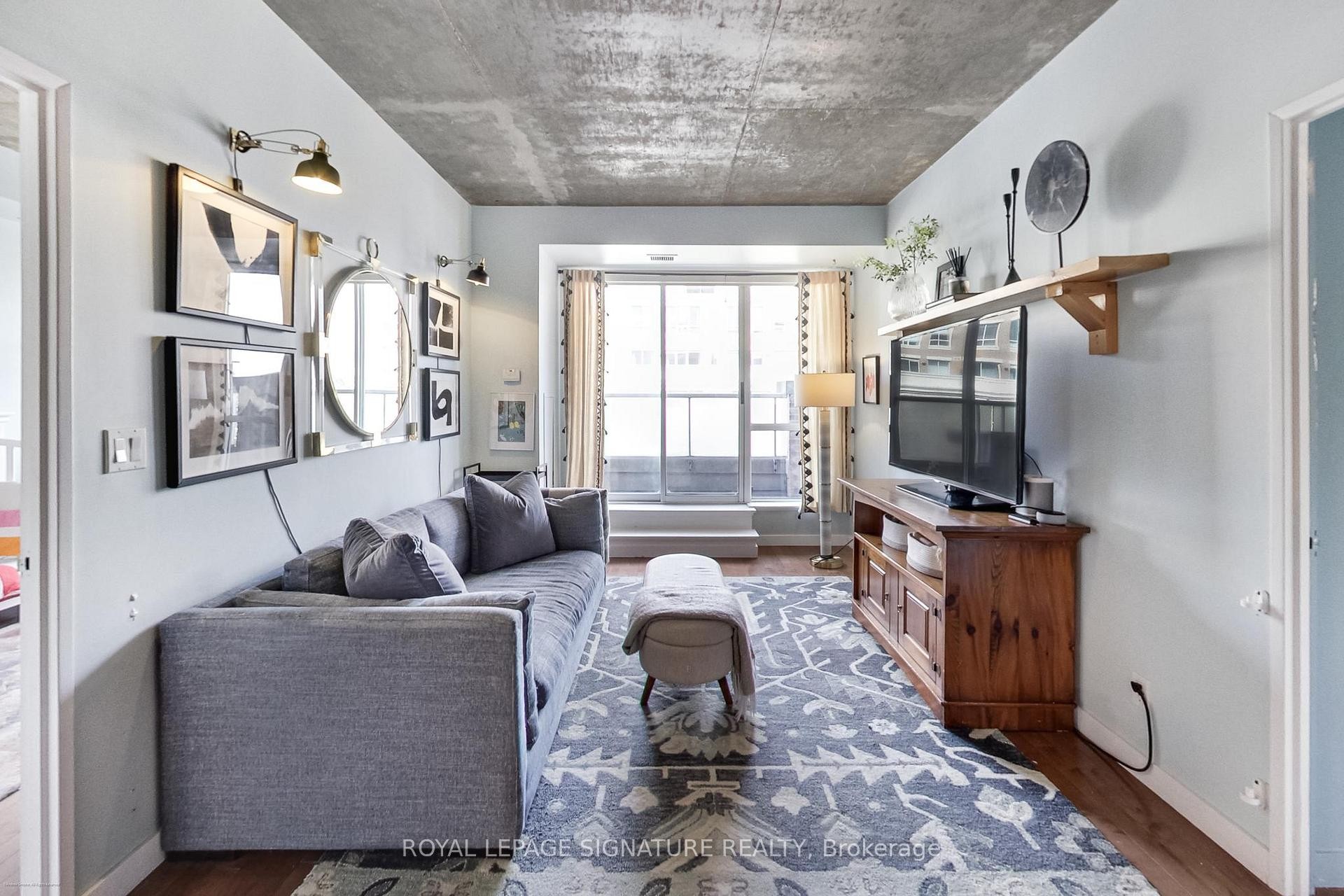 









1005


King

Street West, 718,
Toronto,




ON
M6K 3M8

