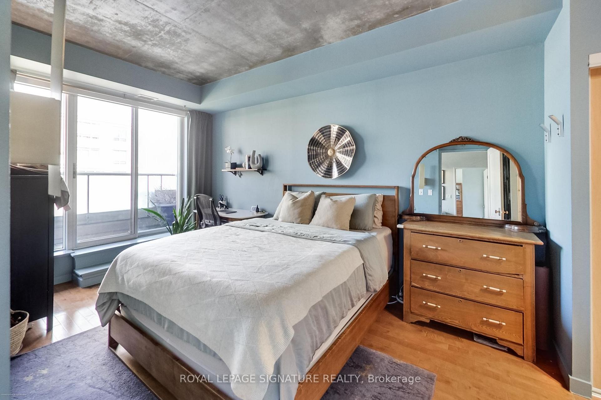 









1005


King

Street West, 718,
Toronto,




ON
M6K 3M8

