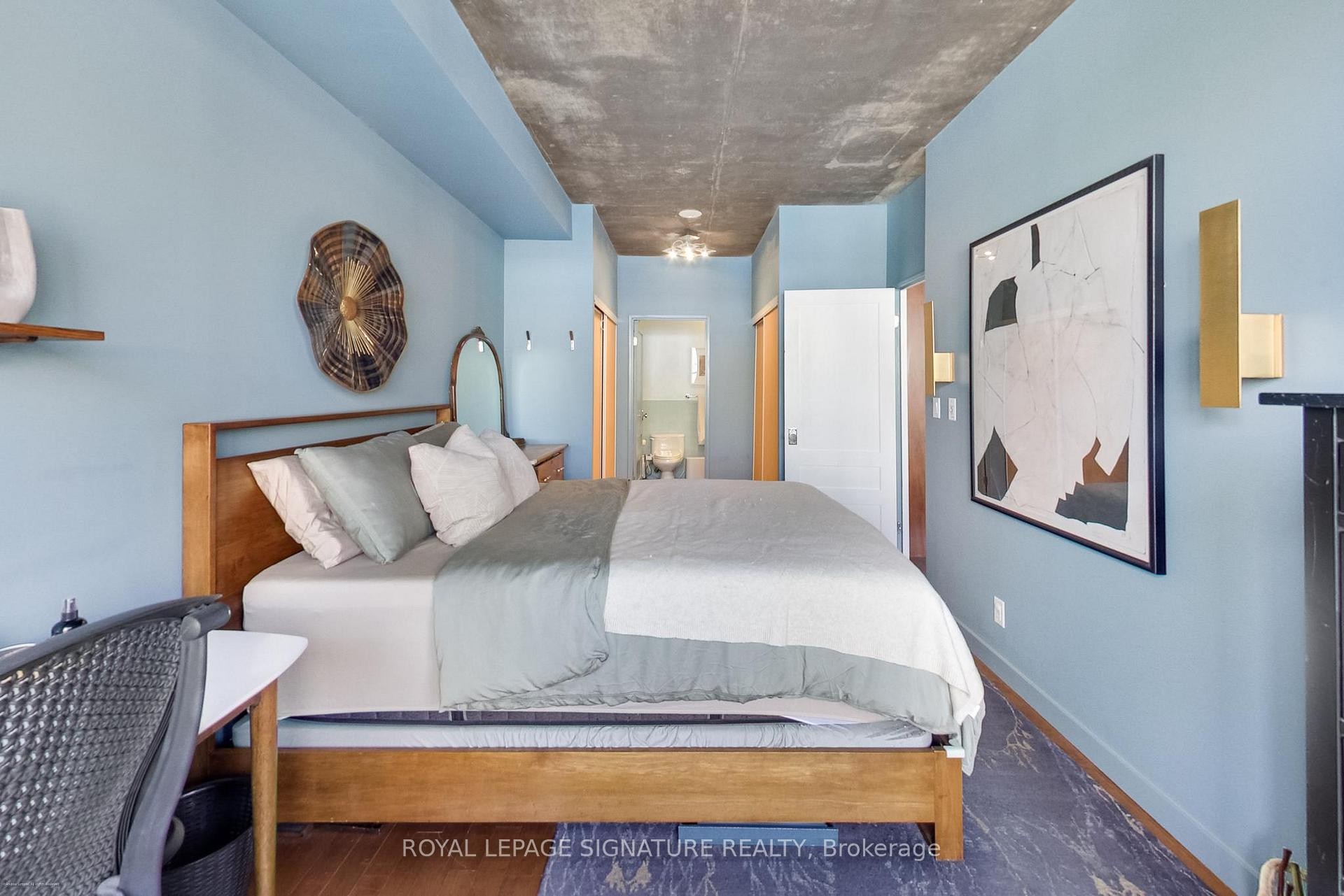 









1005


King

Street West, 718,
Toronto,




ON
M6K 3M8

