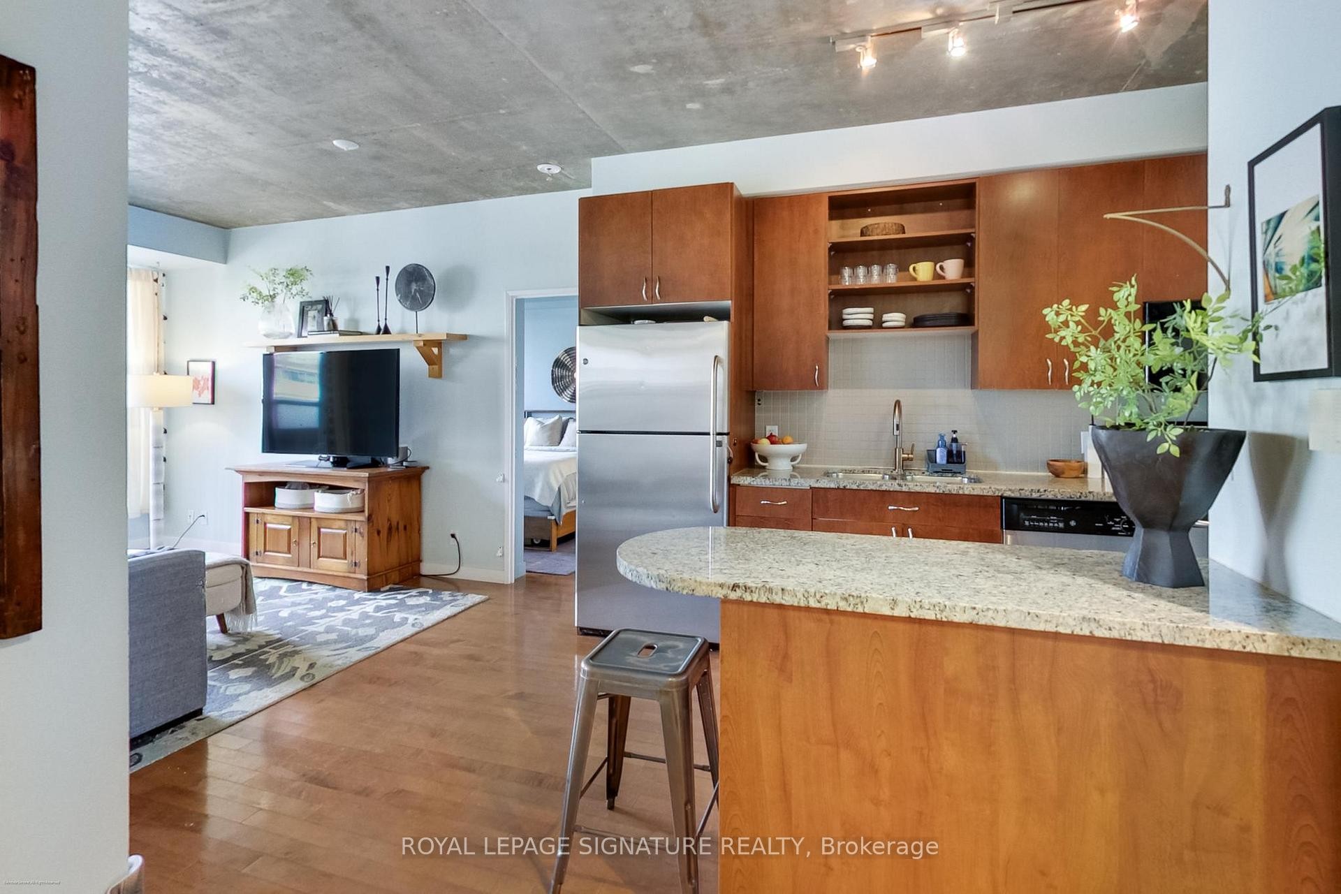 









1005


King

Street West, 718,
Toronto,




ON
M6K 3M8

