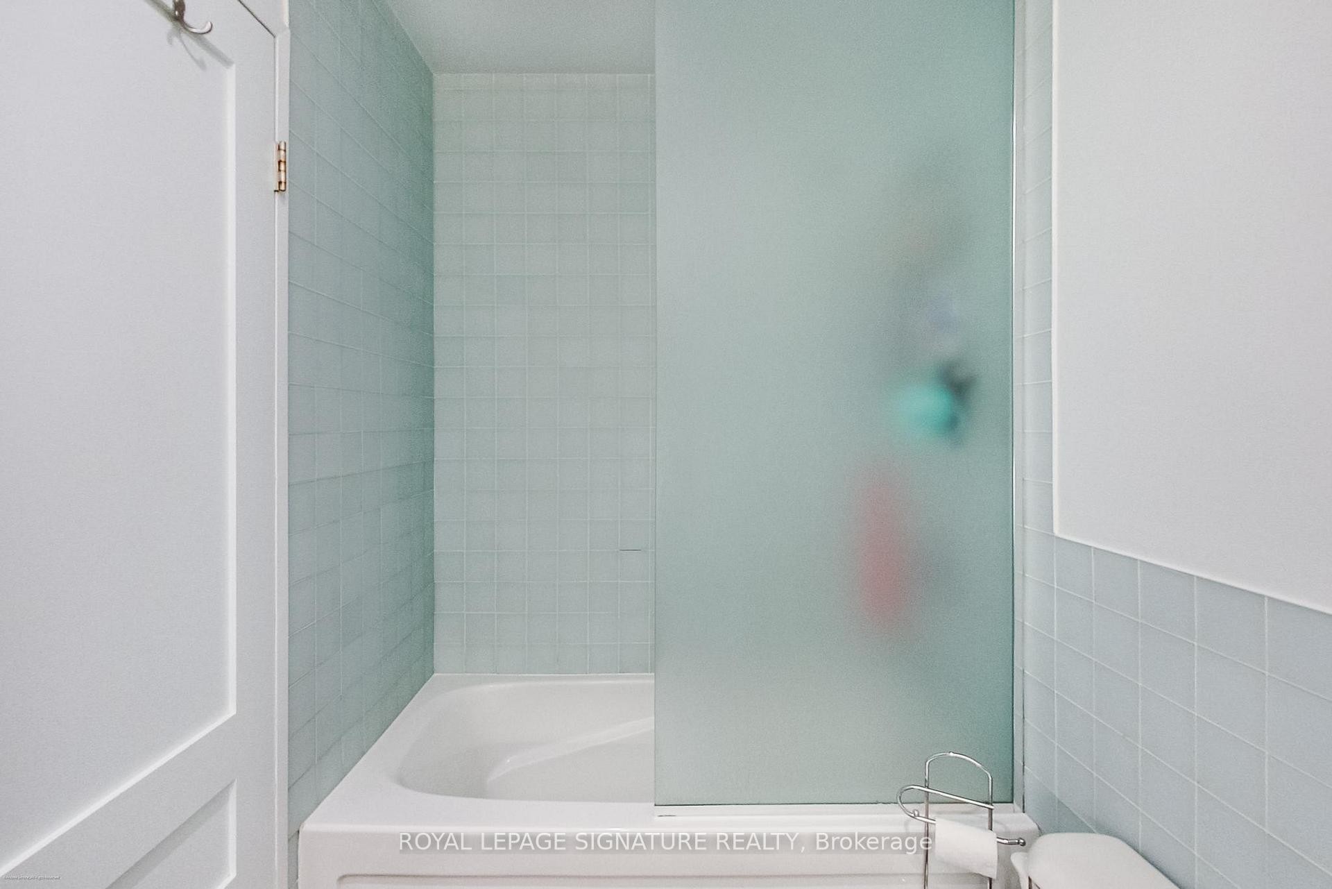 









1005


King

Street West, 718,
Toronto,




ON
M6K 3M8

