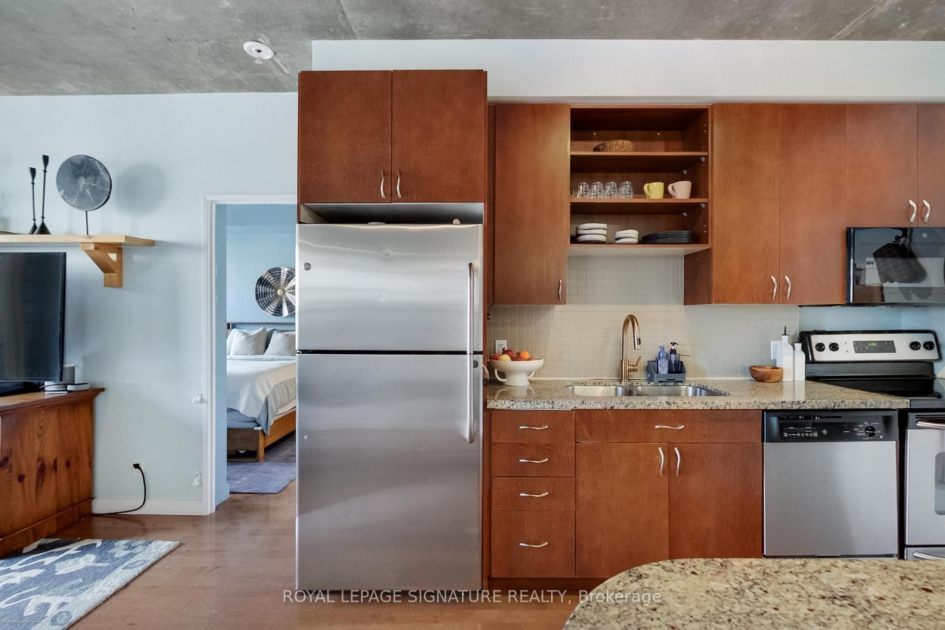 









1005


King

Street West, 718,
Toronto,




ON
M6K 3M8

