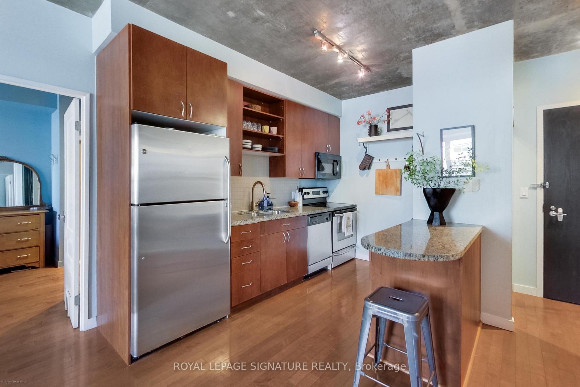 









1005


King

Street West, 718,
Toronto,




ON
M6K 3M8

