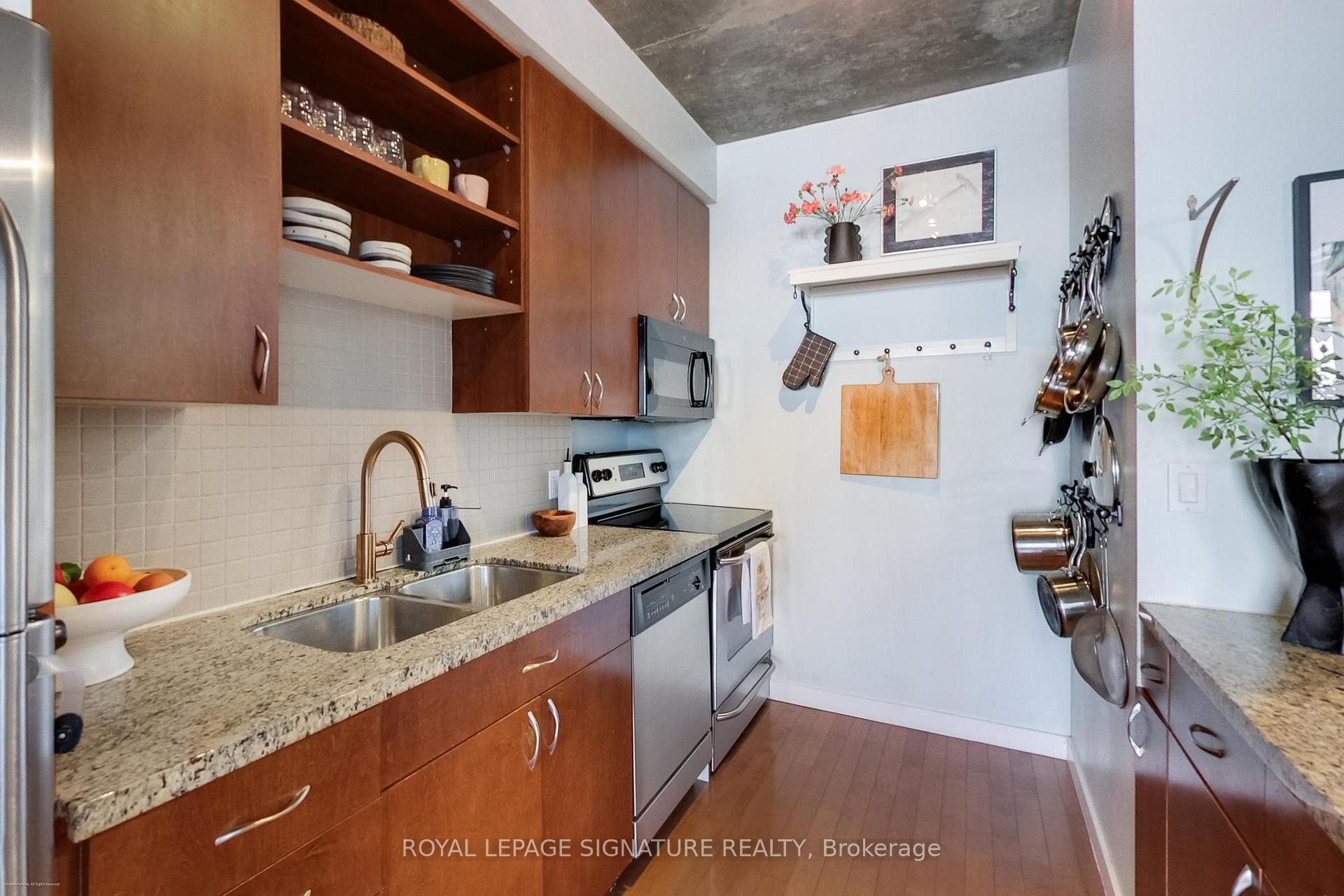 









1005


King

Street West, 718,
Toronto,




ON
M6K 3M8

