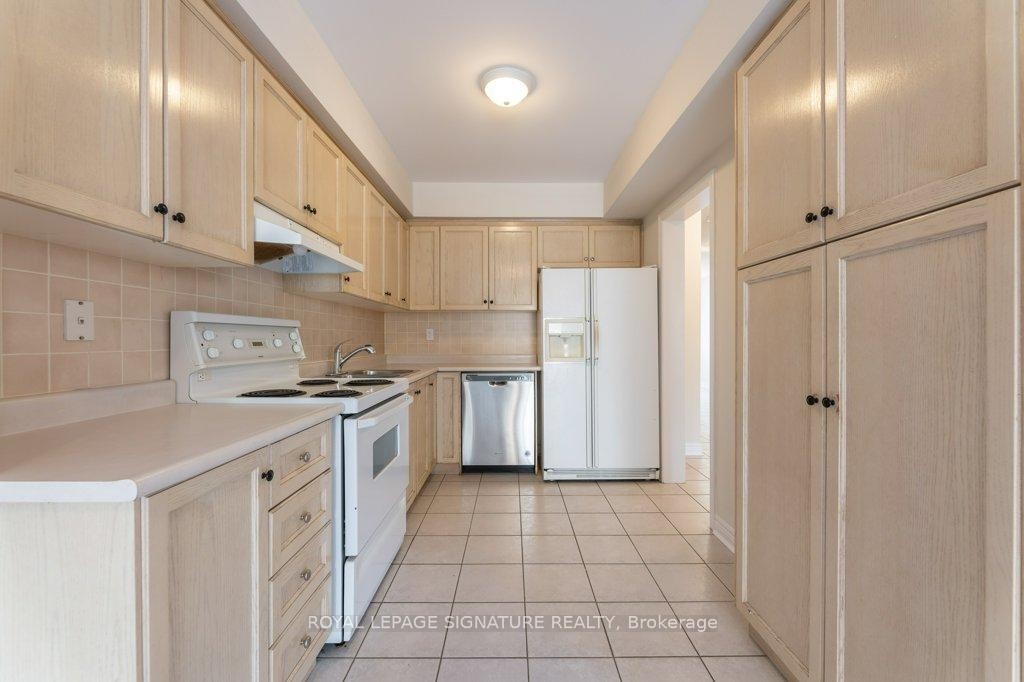









55


Pottery

Place,
Vaughan,




ON
L4L 9H5

