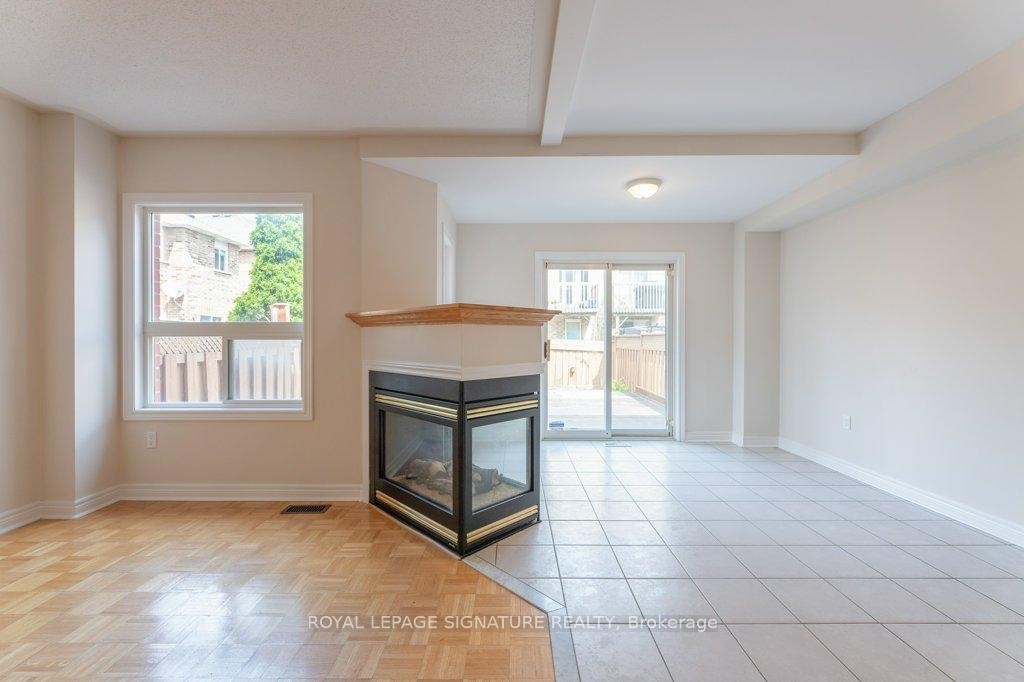 









55


Pottery

Place,
Vaughan,




ON
L4L 9H5

