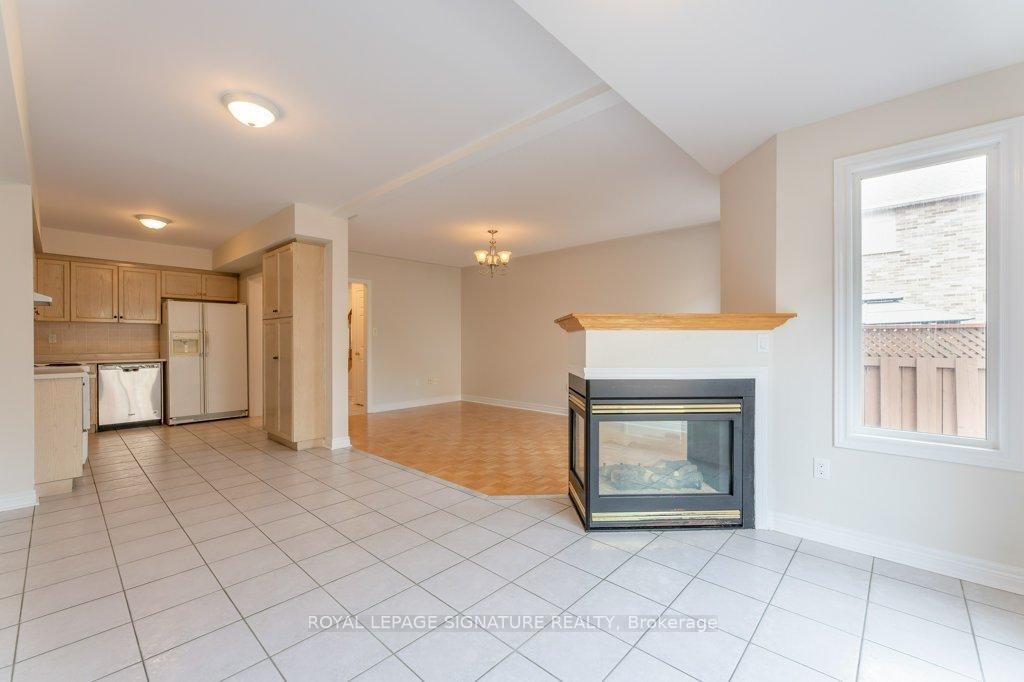 









55


Pottery

Place,
Vaughan,




ON
L4L 9H5

