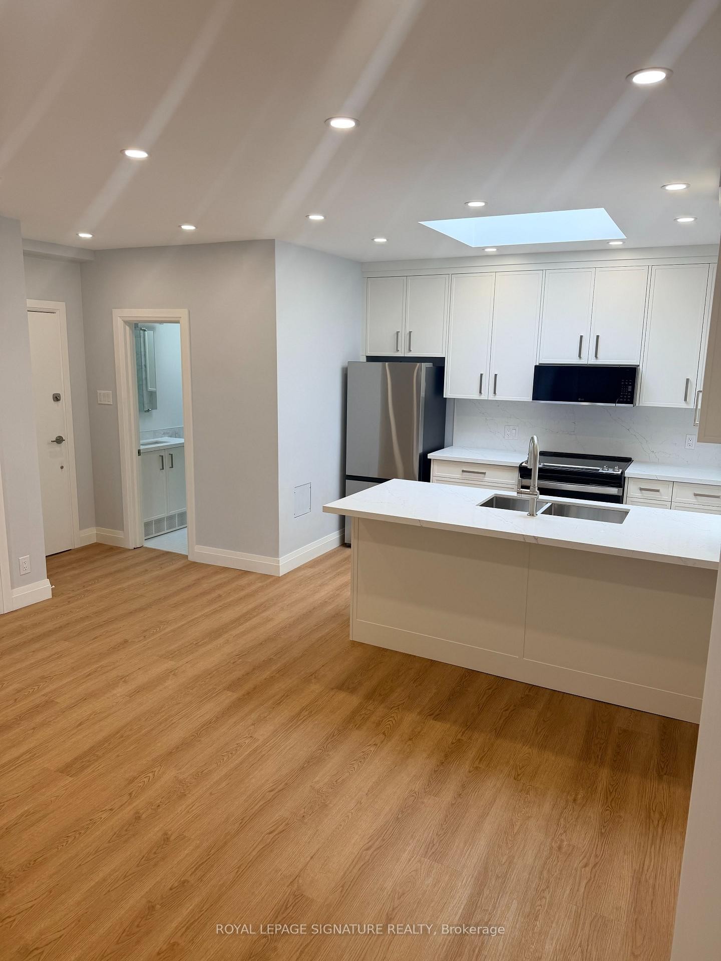 









1727A


Bayview

Avenue, 2,
Toronto,




ON
M4G 3C1

