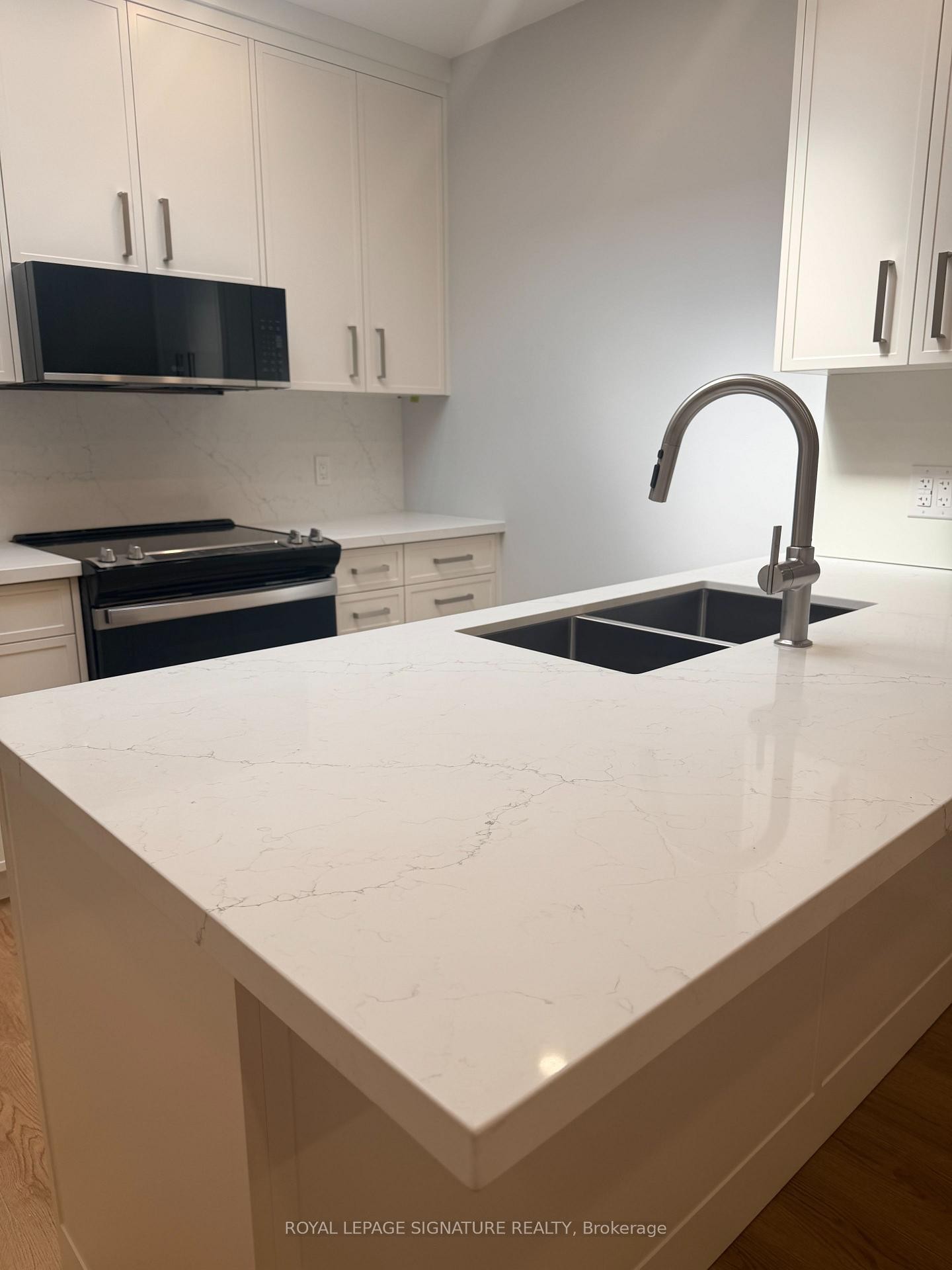 









1727A


Bayview

Avenue, 2,
Toronto,




ON
M4G 3C1

