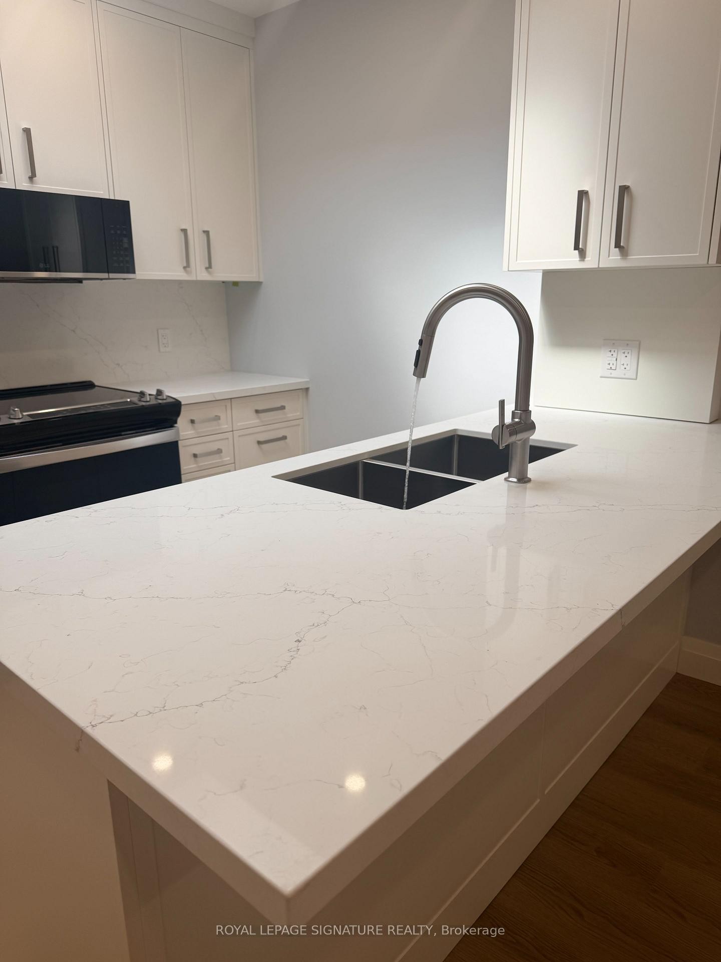 









1727A


Bayview

Avenue, 2,
Toronto,




ON
M4G 3C1

