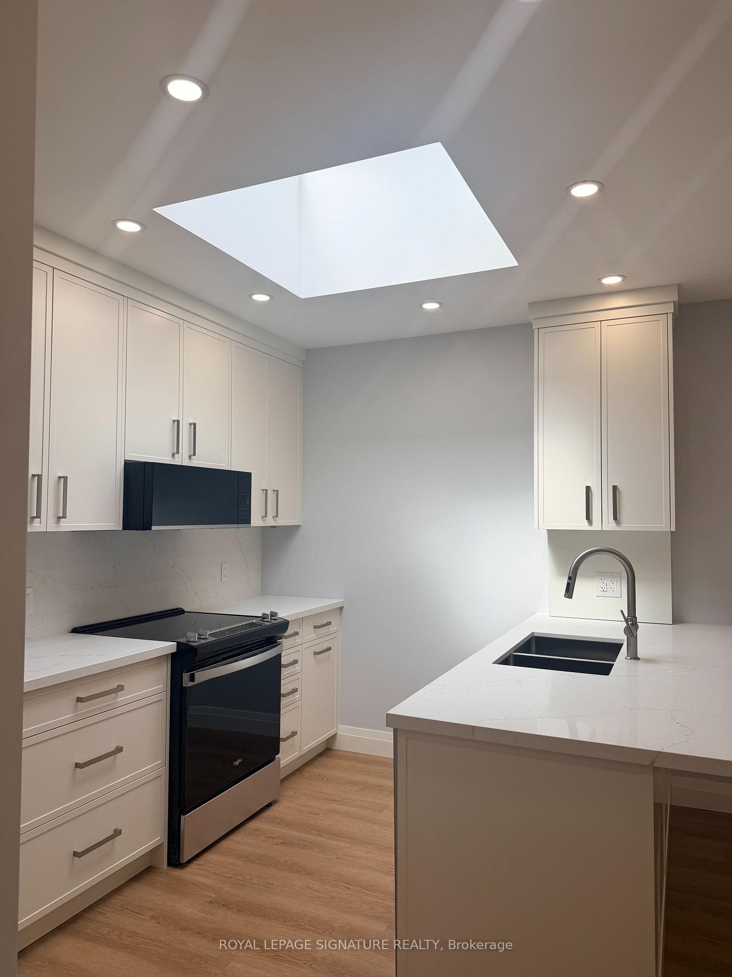 









1727A


Bayview

Avenue, 2,
Toronto,




ON
M4G 3C1

