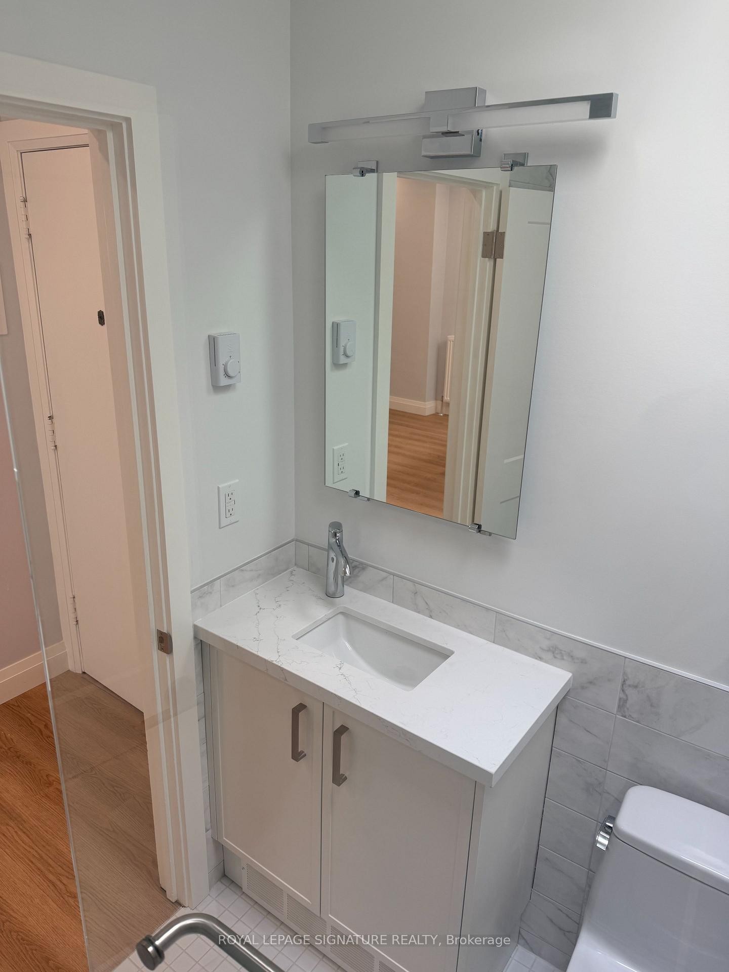 









1727A


Bayview

Avenue, 2,
Toronto,




ON
M4G 3C1

