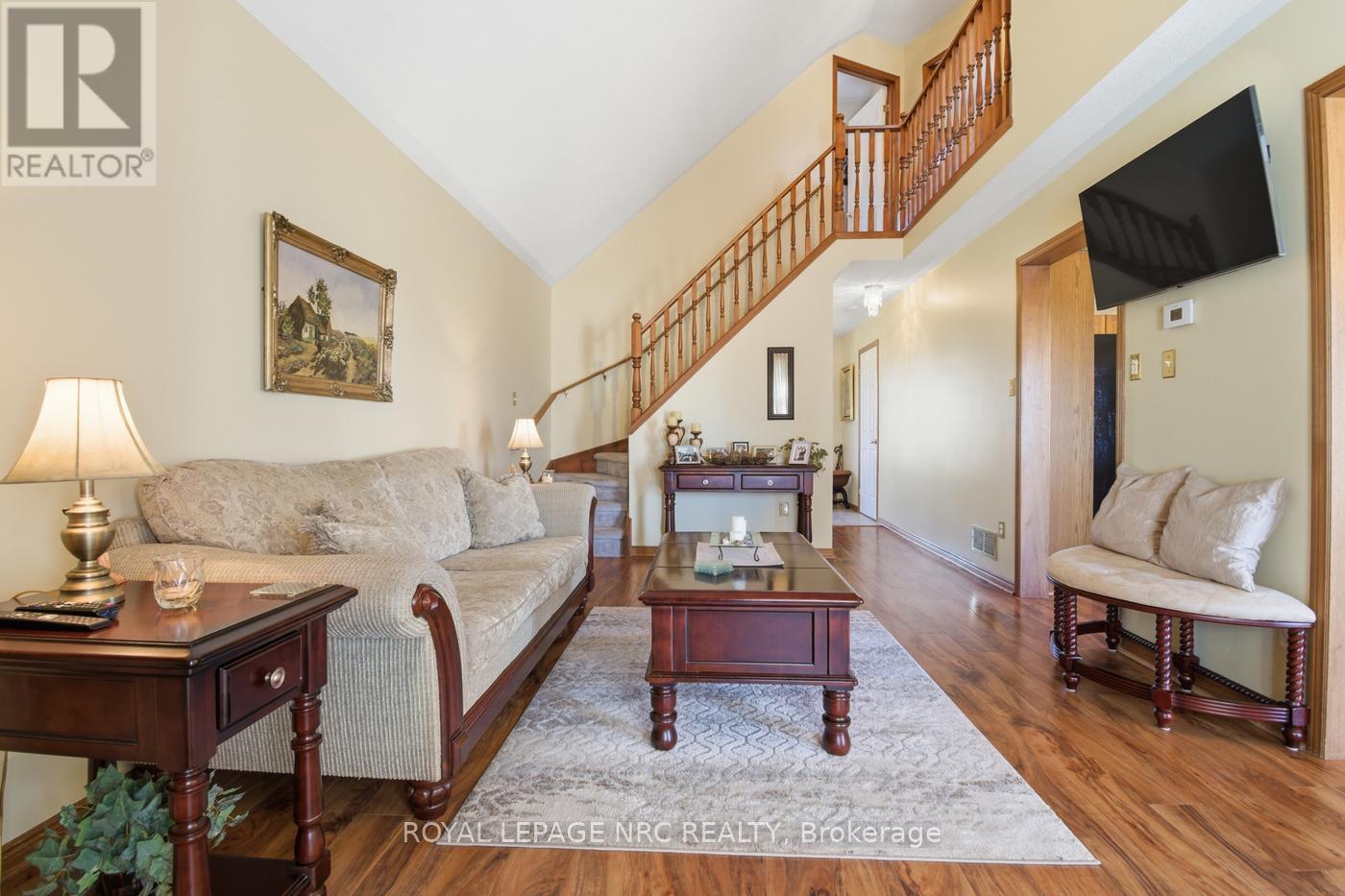 












4393 TAMARAC AVENUE

,
Lincoln (Beamsville),




Ontario
L0R1B8

