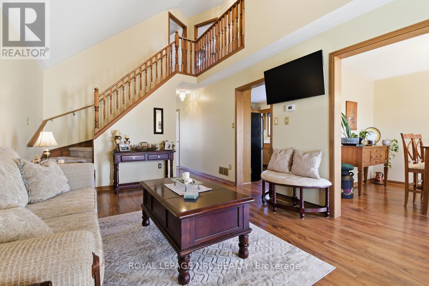 












4393 TAMARAC AVENUE

,
Lincoln (Beamsville),




Ontario
L0R1B8

