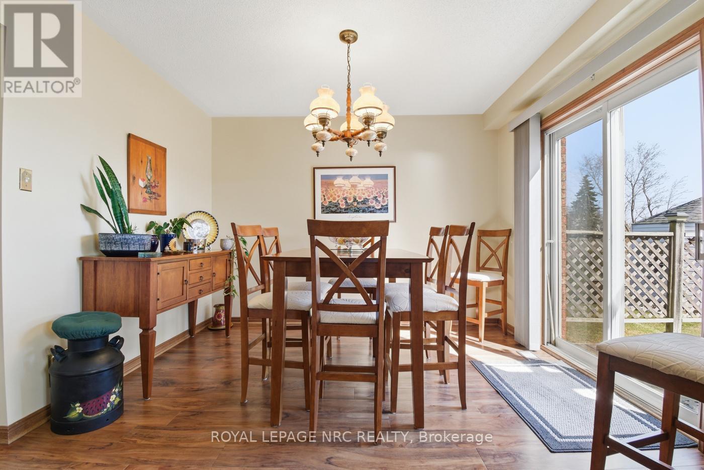 












4393 TAMARAC AVENUE

,
Lincoln (Beamsville),




Ontario
L0R1B8

