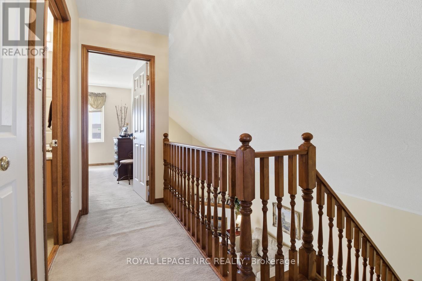 












4393 TAMARAC AVENUE

,
Lincoln (Beamsville),




Ontario
L0R1B8

