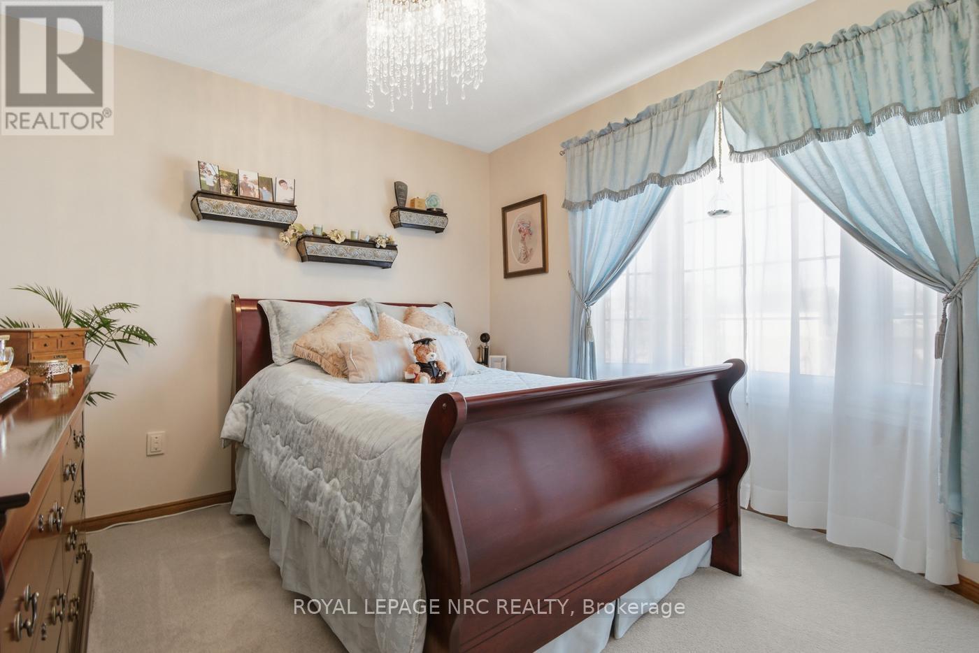 












4393 TAMARAC AVENUE

,
Lincoln (Beamsville),




Ontario
L0R1B8

