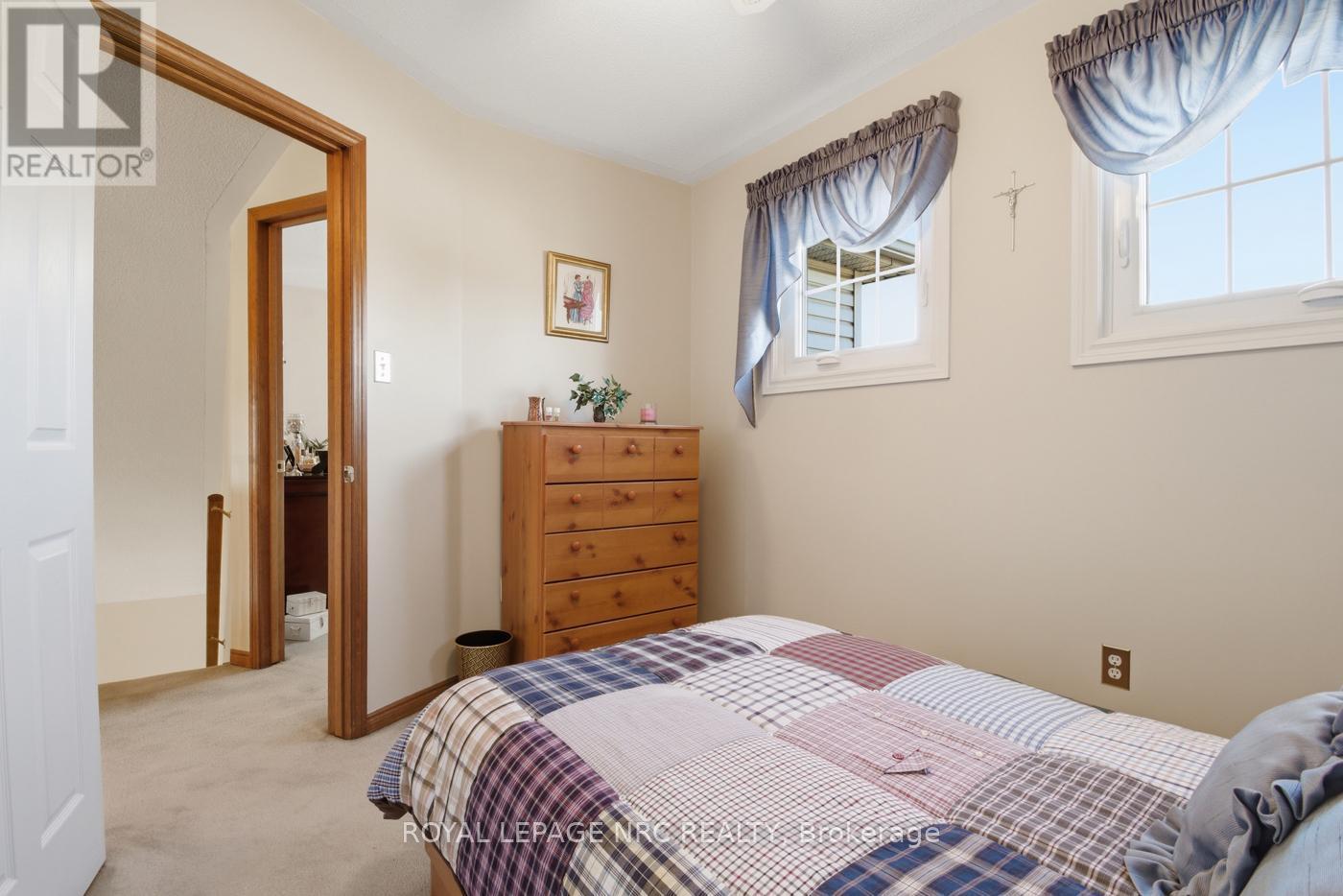 












4393 TAMARAC AVENUE

,
Lincoln (Beamsville),




Ontario
L0R1B8

