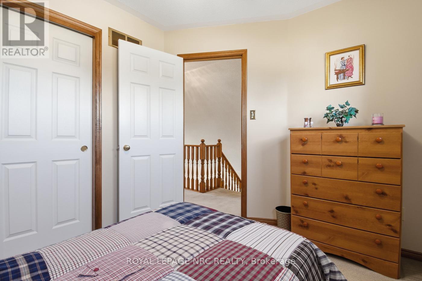 












4393 TAMARAC AVENUE

,
Lincoln (Beamsville),




Ontario
L0R1B8

