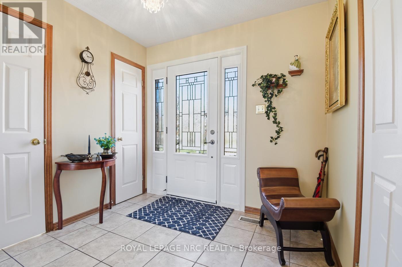 












4393 TAMARAC AVENUE

,
Lincoln (Beamsville),




Ontario
L0R1B8

