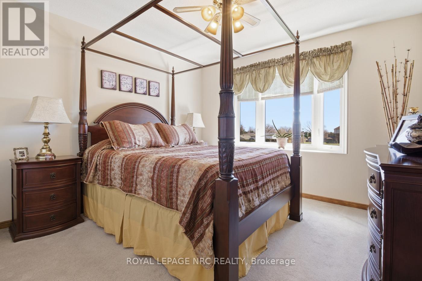 












4393 TAMARAC AVENUE

,
Lincoln (Beamsville),




Ontario
L0R1B8

