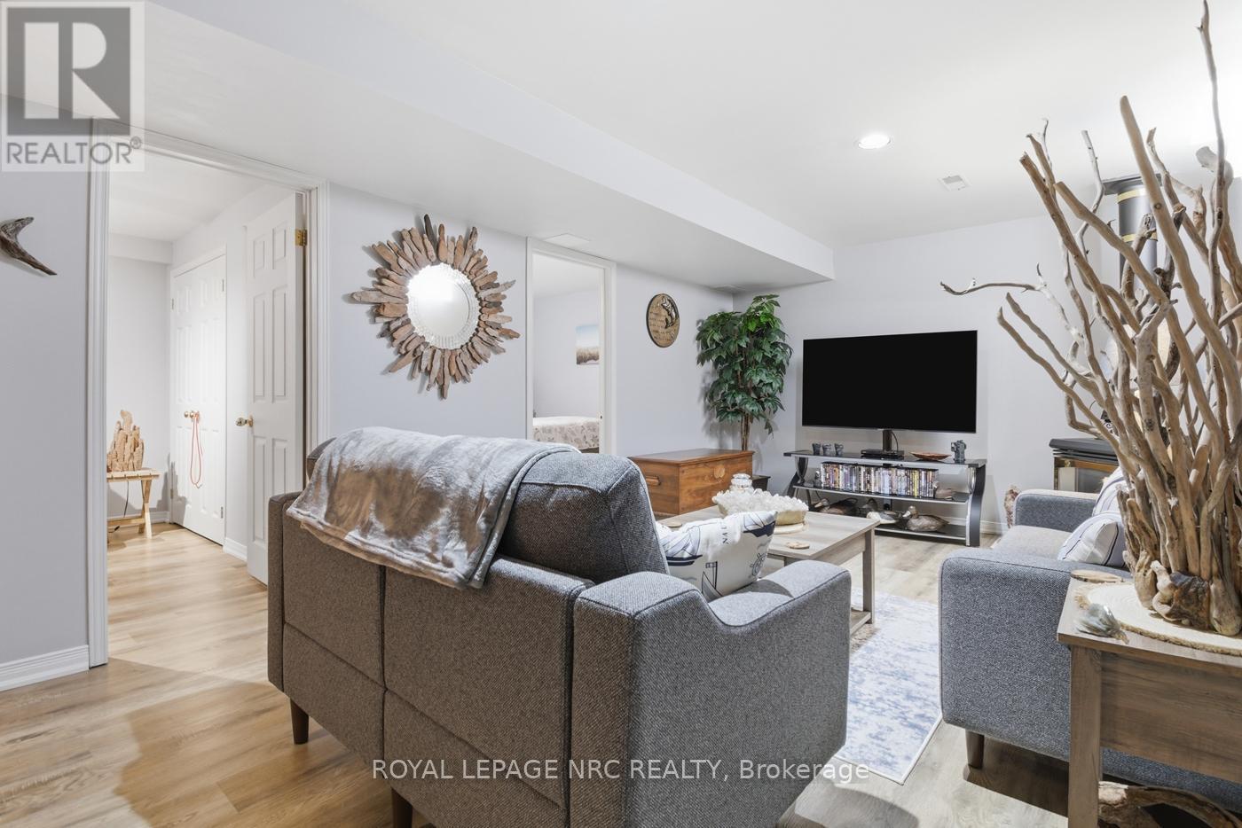 












4393 TAMARAC AVENUE

,
Lincoln (Beamsville),




Ontario
L0R1B8

