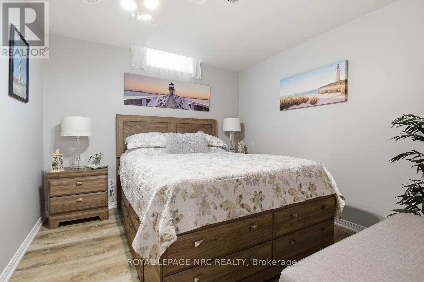 












4393 TAMARAC AVENUE

,
Lincoln (Beamsville),




Ontario
L0R1B8

