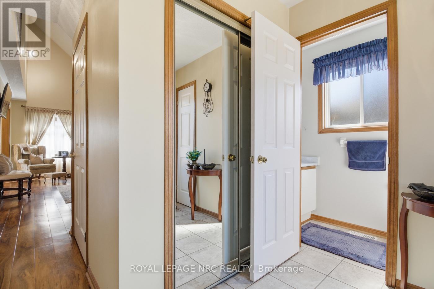 












4393 TAMARAC AVENUE

,
Lincoln (Beamsville),




Ontario
L0R1B8

