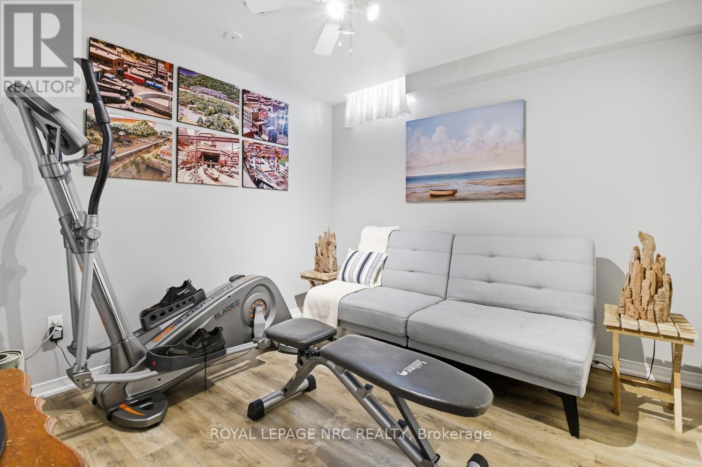 












4393 TAMARAC AVENUE

,
Lincoln (Beamsville),




Ontario
L0R1B8

