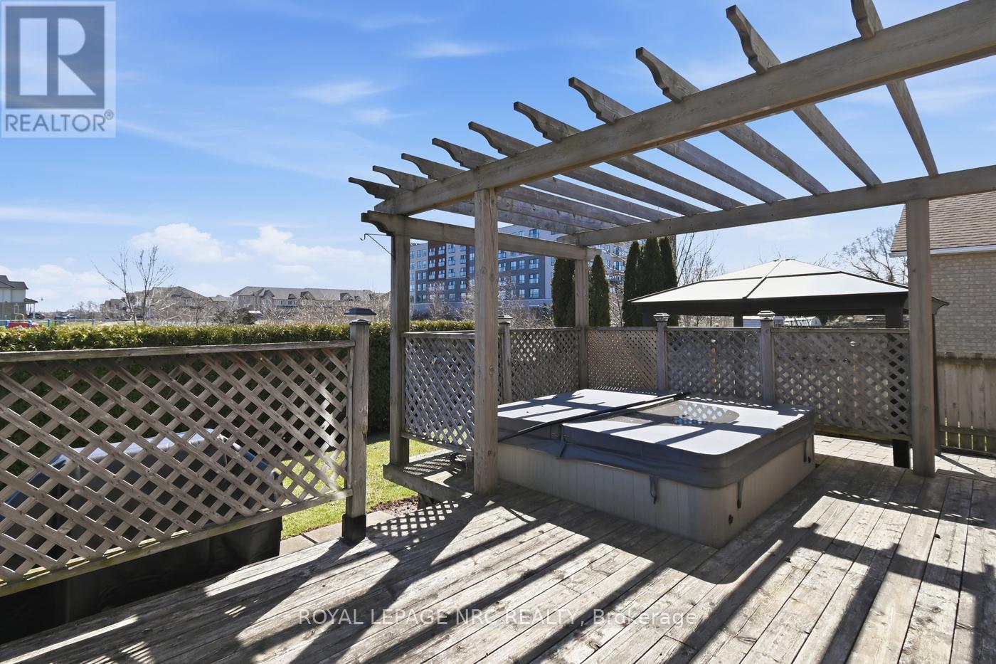 












4393 TAMARAC AVENUE

,
Lincoln (Beamsville),




Ontario
L0R1B8

