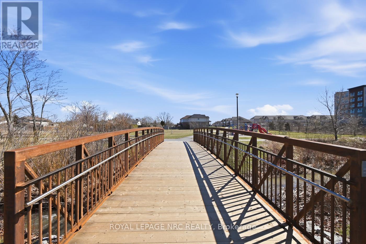 












4393 TAMARAC AVENUE

,
Lincoln (Beamsville),




Ontario
L0R1B8

