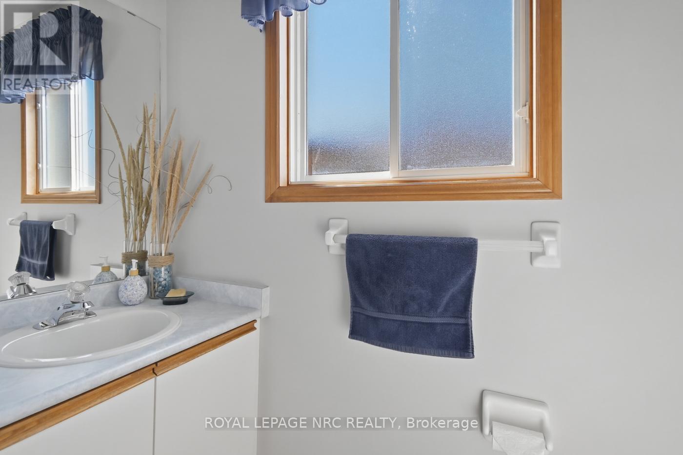 












4393 TAMARAC AVENUE

,
Lincoln (Beamsville),




Ontario
L0R1B8

