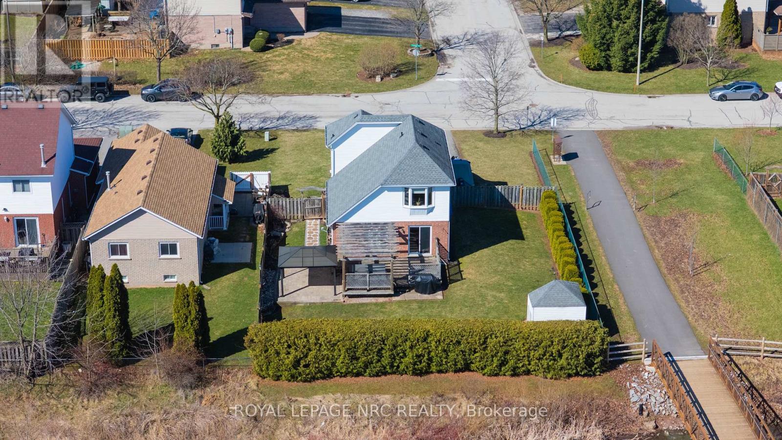 












4393 TAMARAC AVENUE

,
Lincoln (Beamsville),




Ontario
L0R1B8

