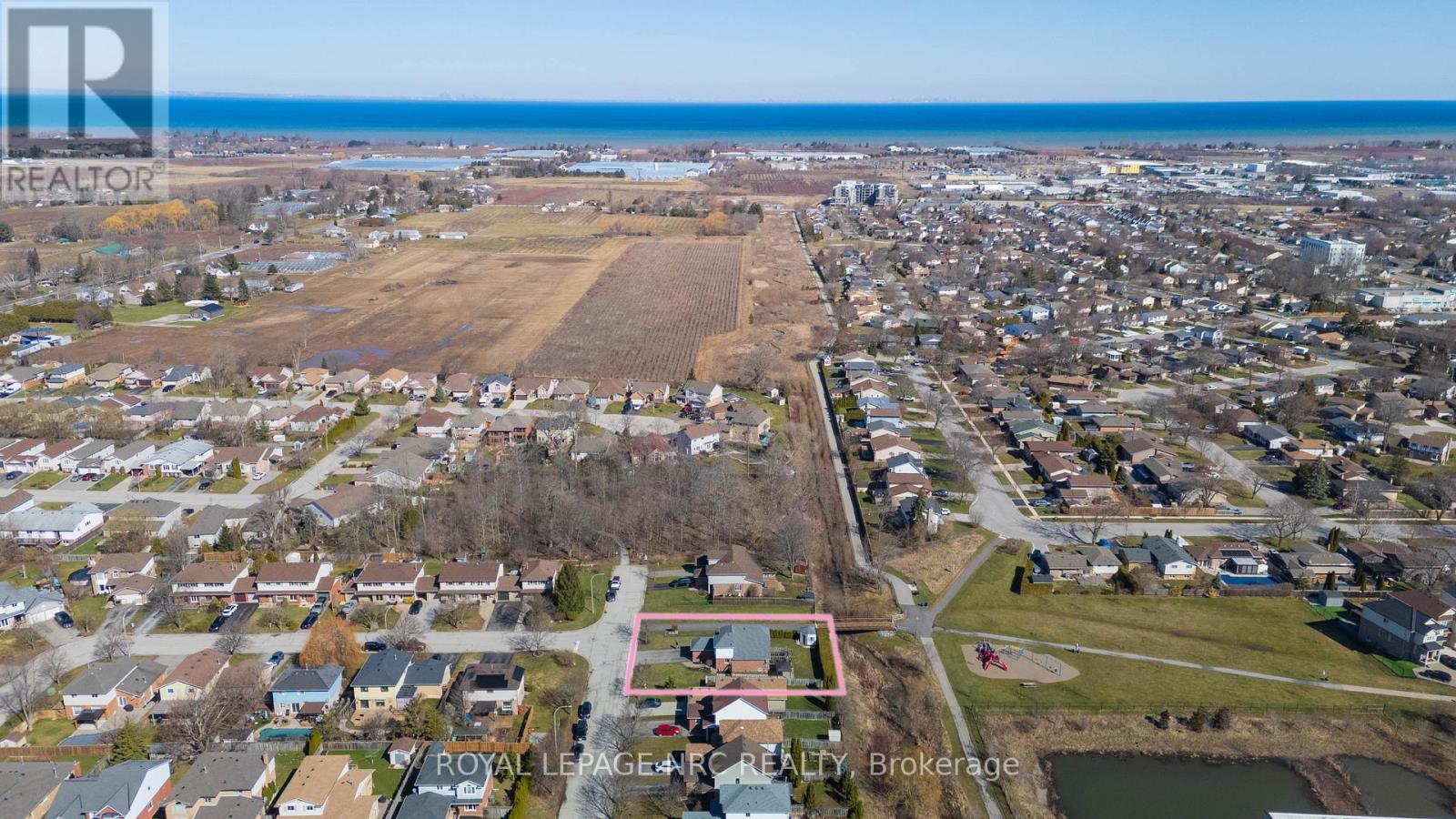 












4393 TAMARAC AVENUE

,
Lincoln (Beamsville),




Ontario
L0R1B8

