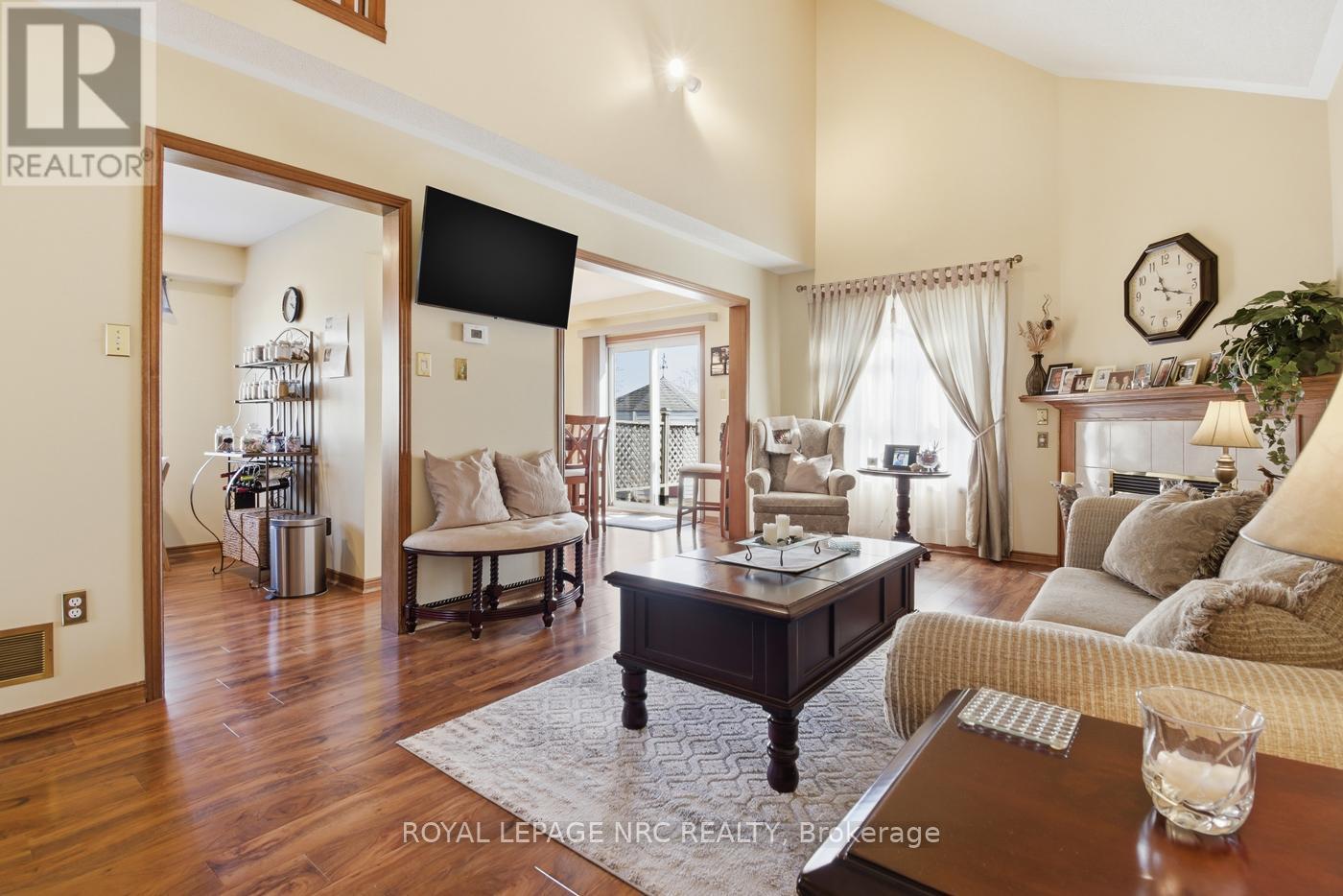 












4393 TAMARAC AVENUE

,
Lincoln (Beamsville),




Ontario
L0R1B8

