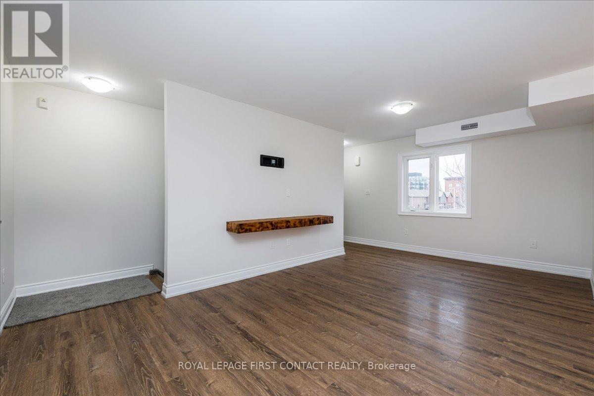 












4 - 35 MADELAINE DRIVE

,
Barrie,




Ontario
L9J0G8

