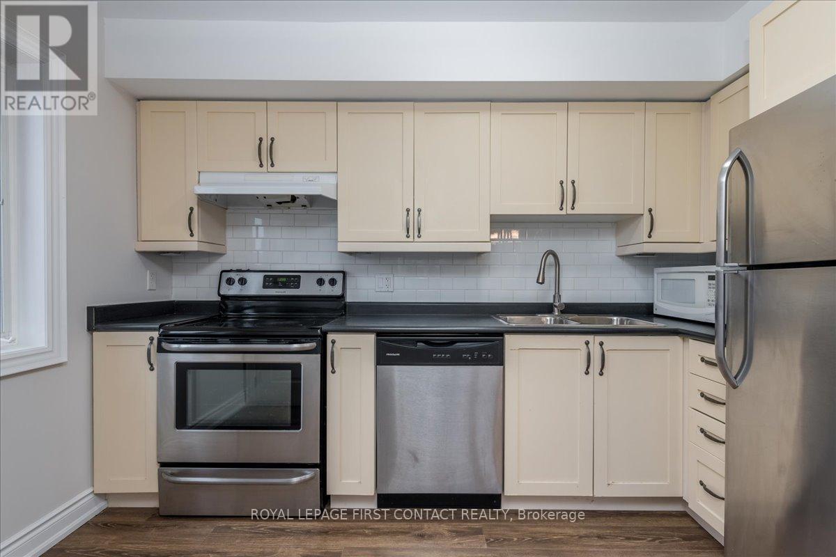 












4 - 35 MADELAINE DRIVE

,
Barrie,




Ontario
L9J0G8

