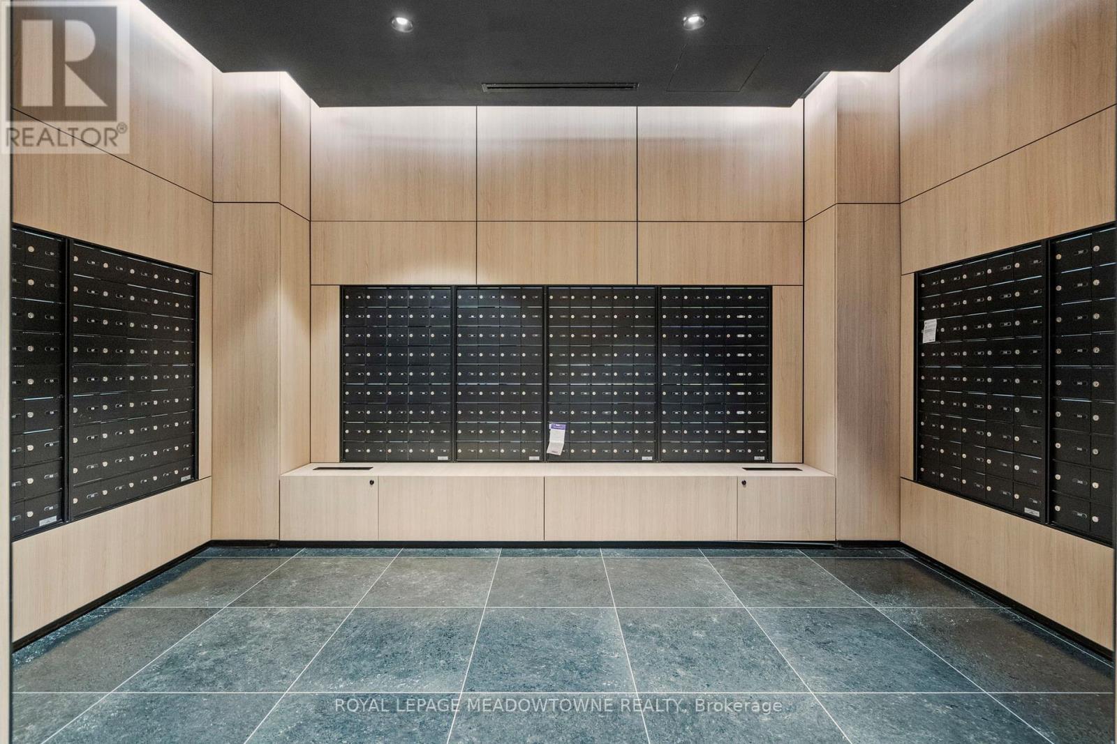 












813 - 15 MERCER STREET

,
Toronto,




Ontario
M5V1H2

