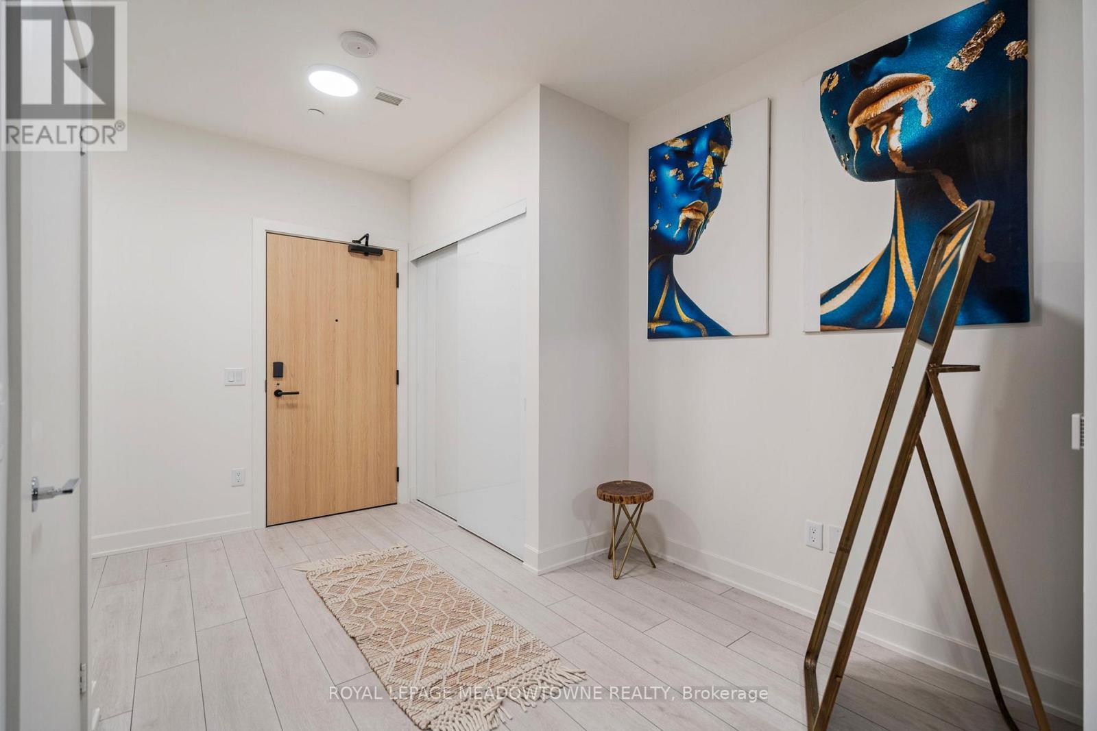 












813 - 15 MERCER STREET

,
Toronto,




Ontario
M5V1H2

