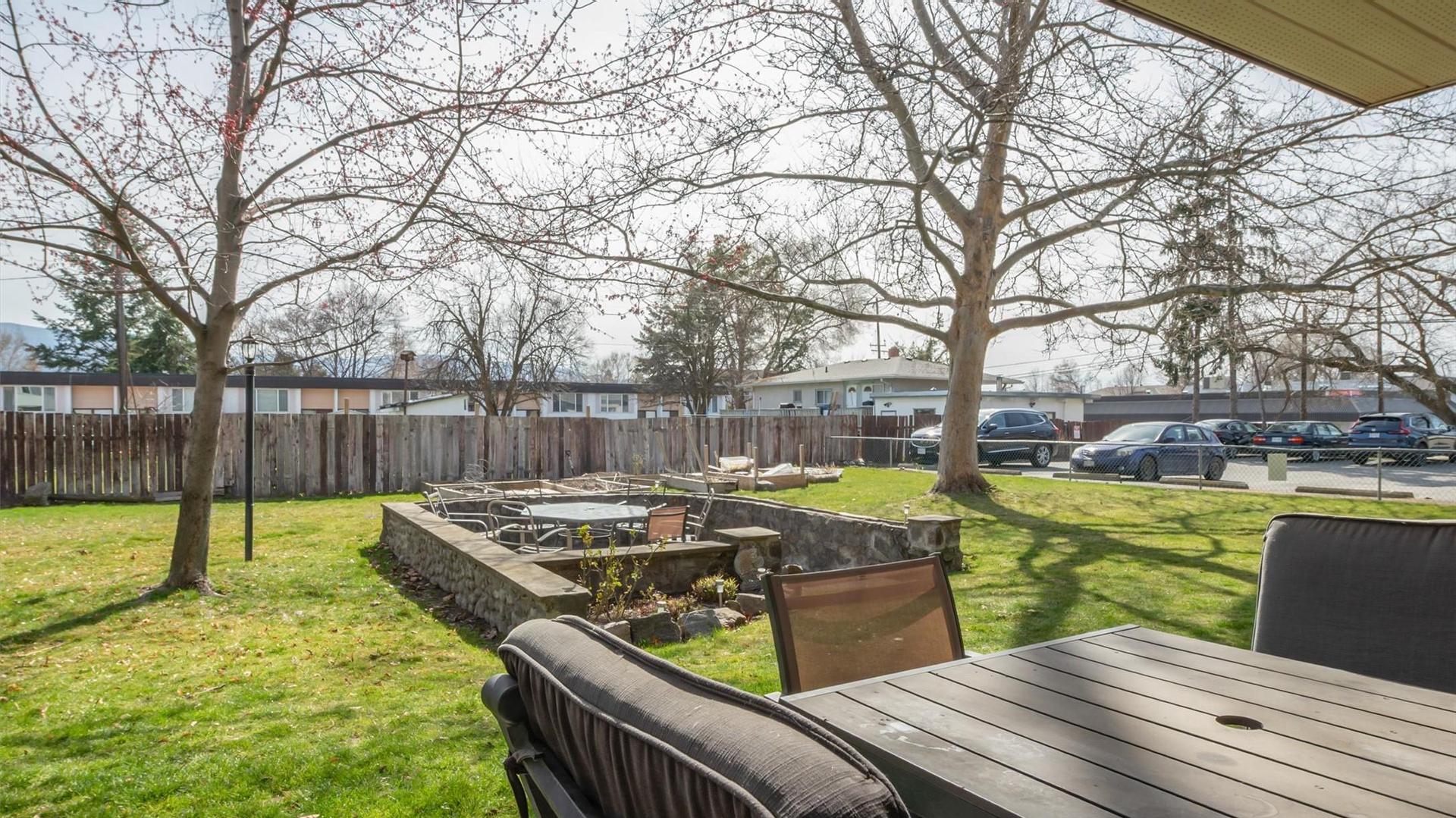 









215


Mills

Road, 102,
Kelowna,




BC
V1X 4G6

