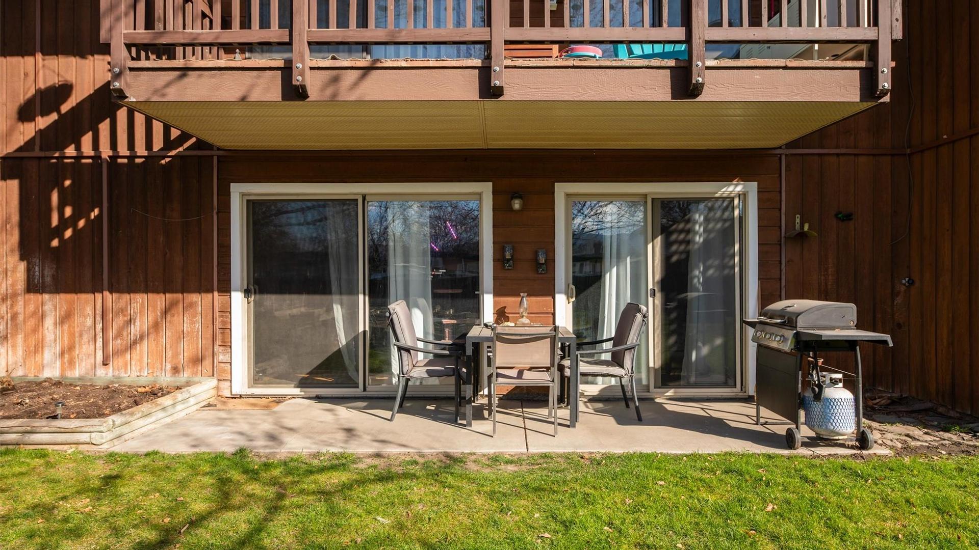 









215


Mills

Road, 102,
Kelowna,




BC
V1X 4G6

