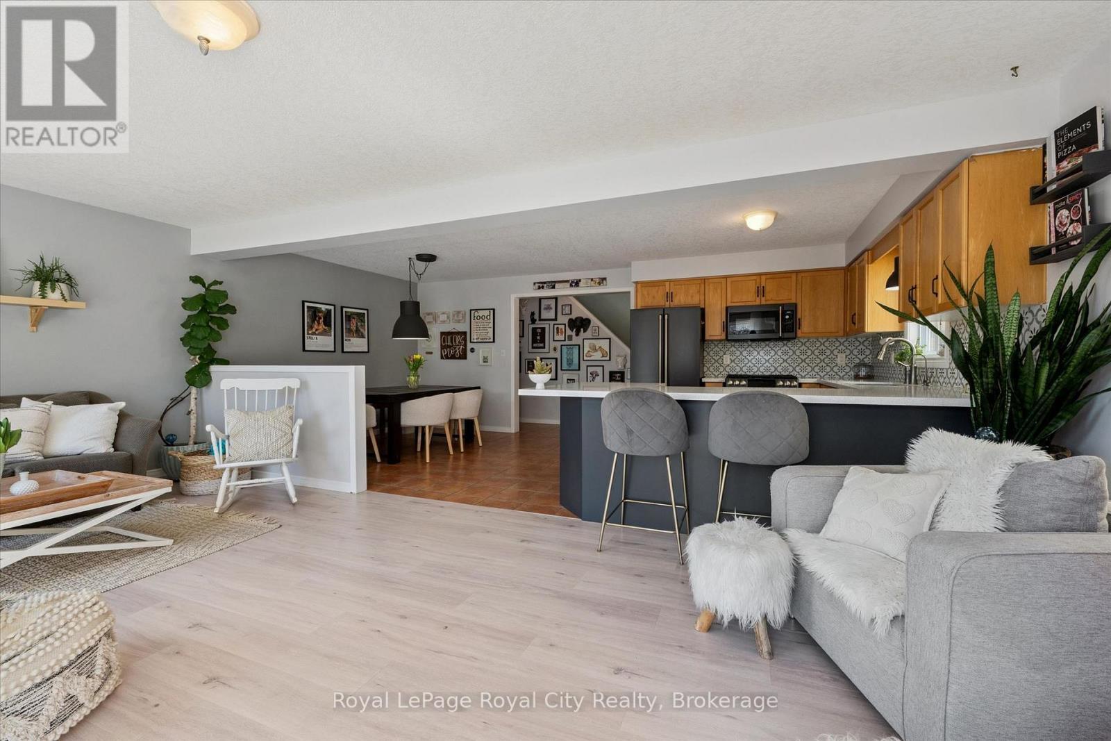 












11 WARREN STREET

,
Guelph (Grange Road),




Ontario
N1E7K4

