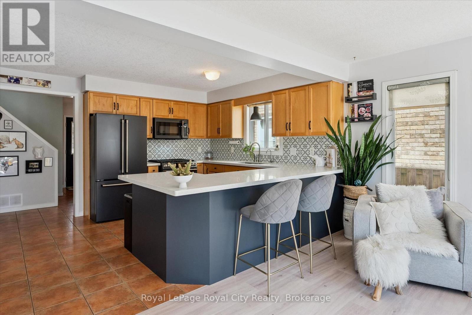 












11 WARREN STREET

,
Guelph (Grange Road),




Ontario
N1E7K4

