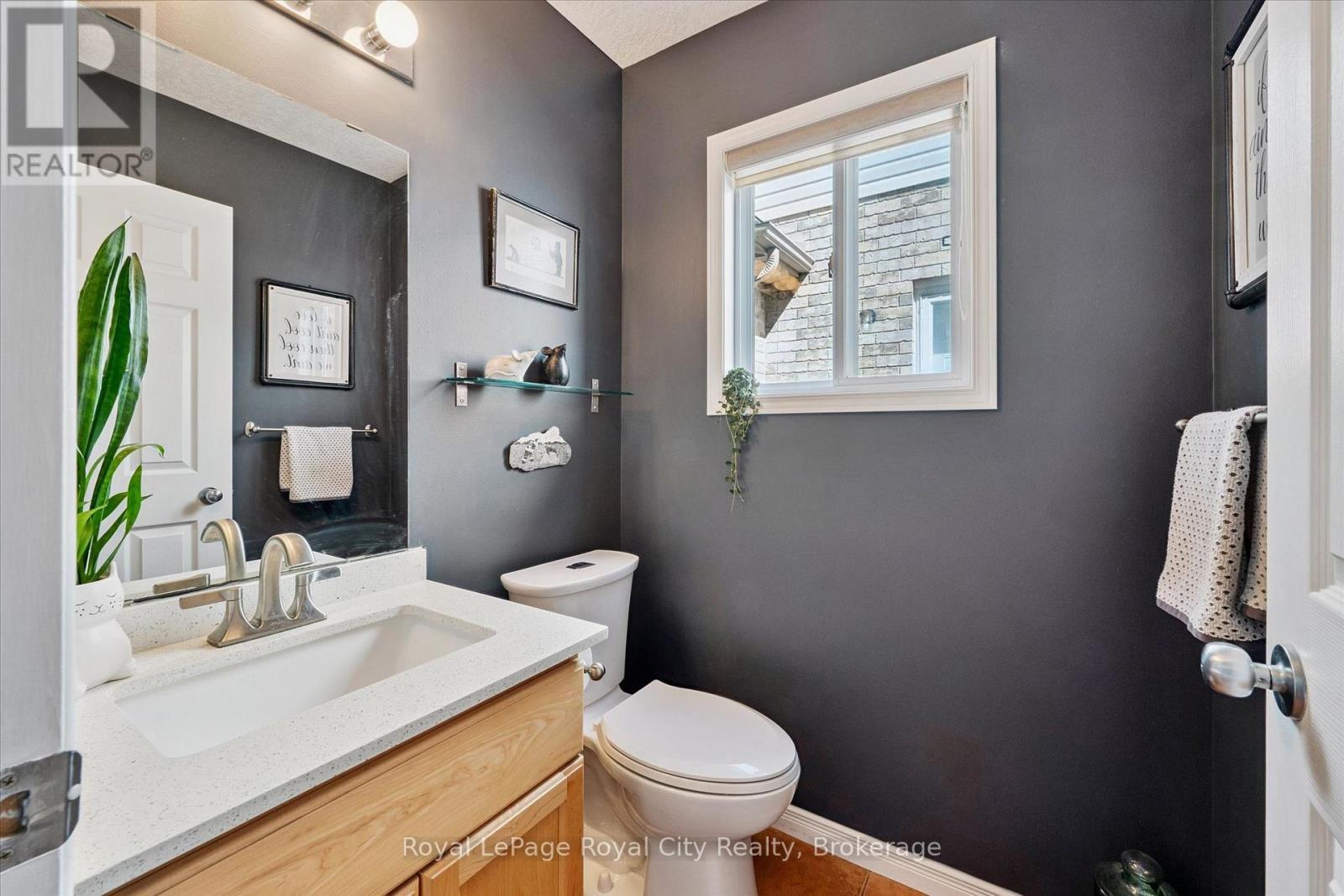 












11 WARREN STREET

,
Guelph (Grange Road),




Ontario
N1E7K4

