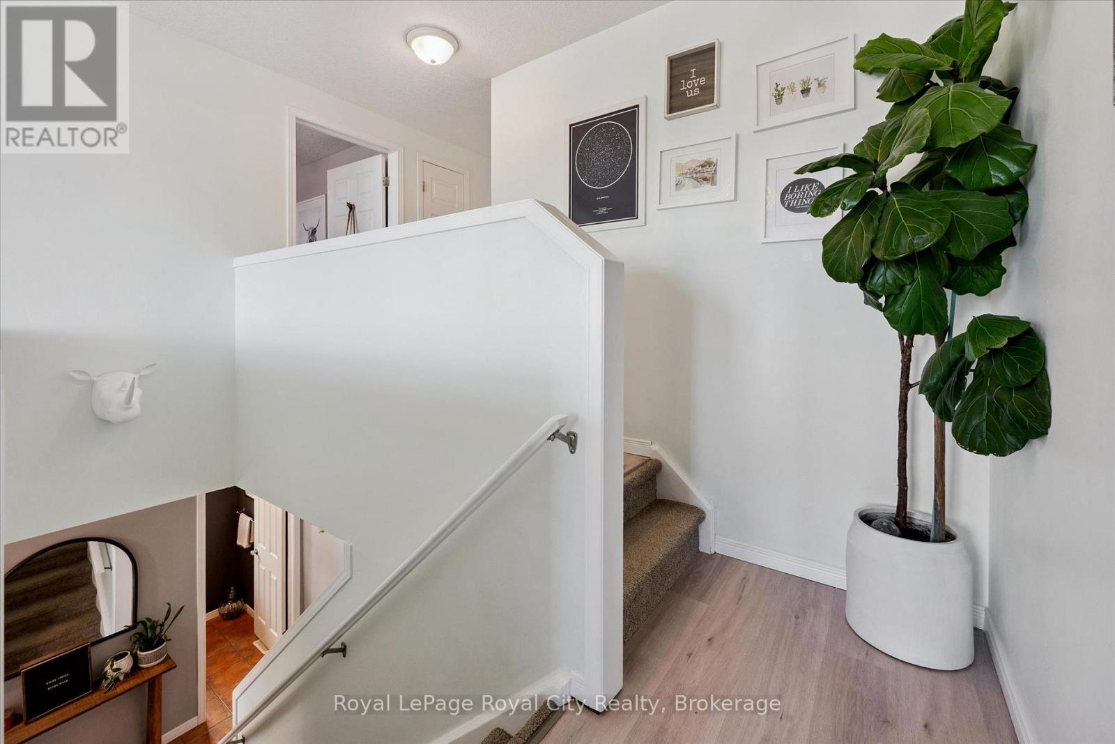 












11 WARREN STREET

,
Guelph (Grange Road),




Ontario
N1E7K4

