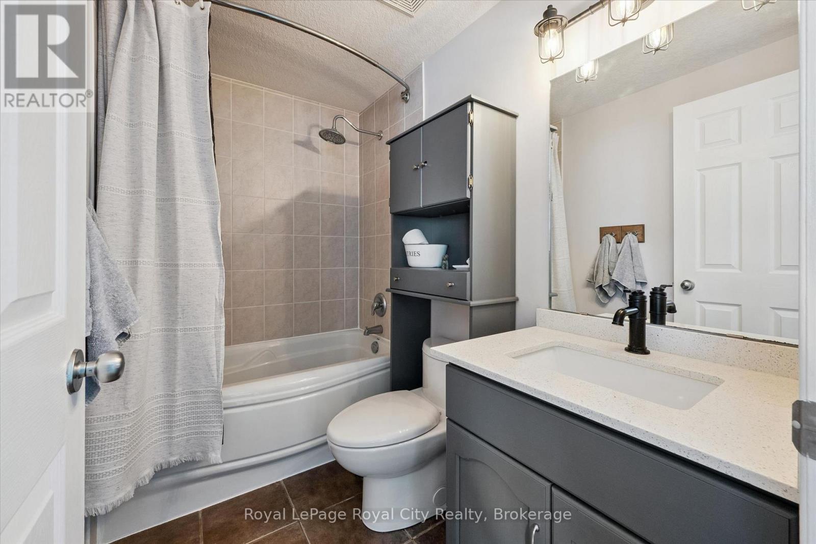 












11 WARREN STREET

,
Guelph (Grange Road),




Ontario
N1E7K4

