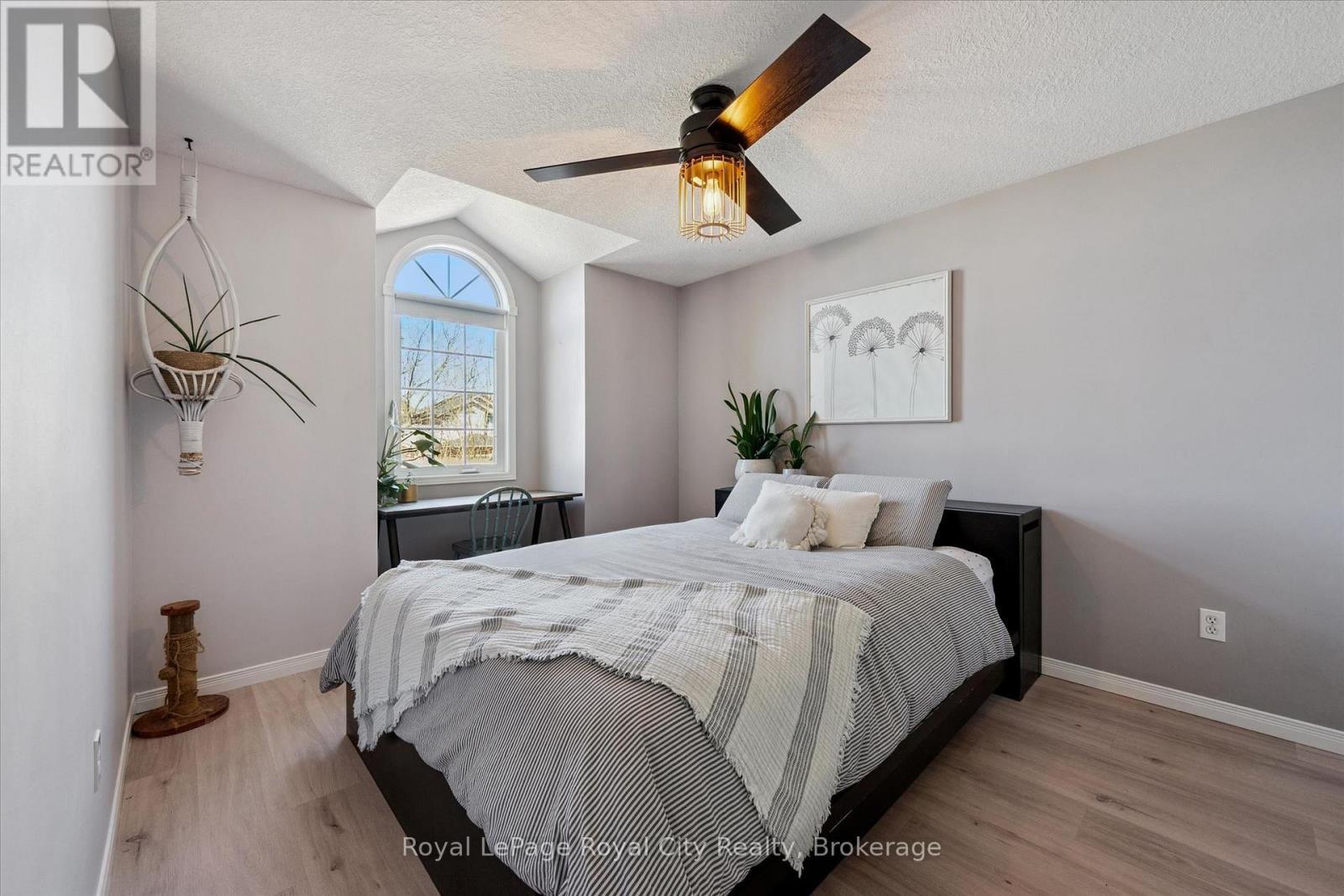 












11 WARREN STREET

,
Guelph (Grange Road),




Ontario
N1E7K4

