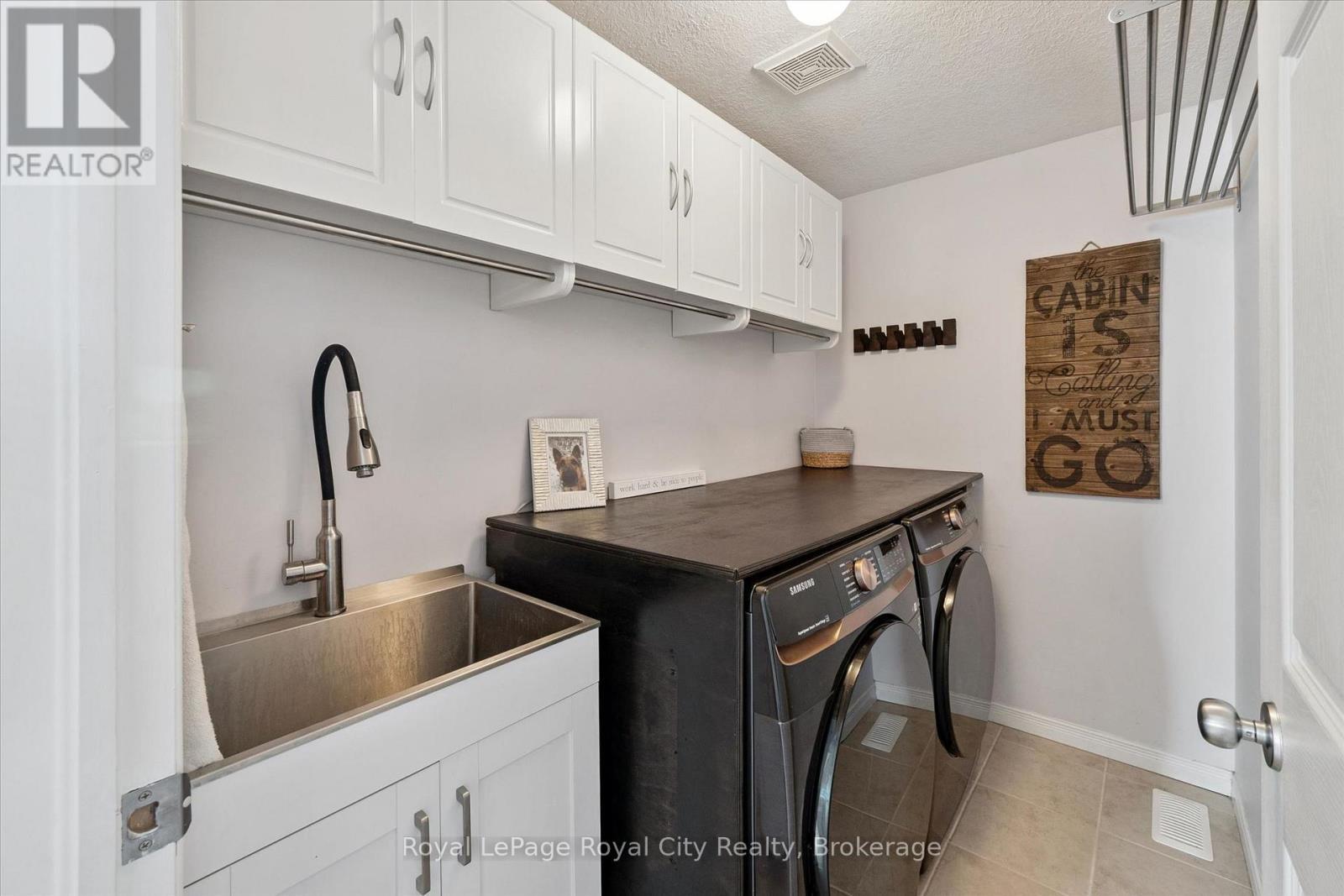 












11 WARREN STREET

,
Guelph (Grange Road),




Ontario
N1E7K4

