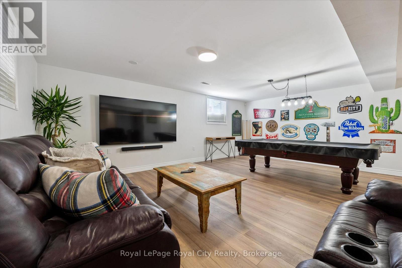 












11 WARREN STREET

,
Guelph (Grange Road),




Ontario
N1E7K4

